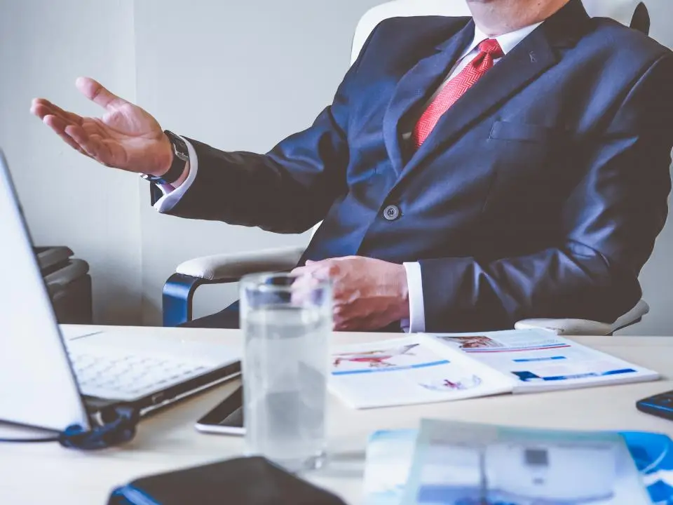 Advogado em reunião com cliente