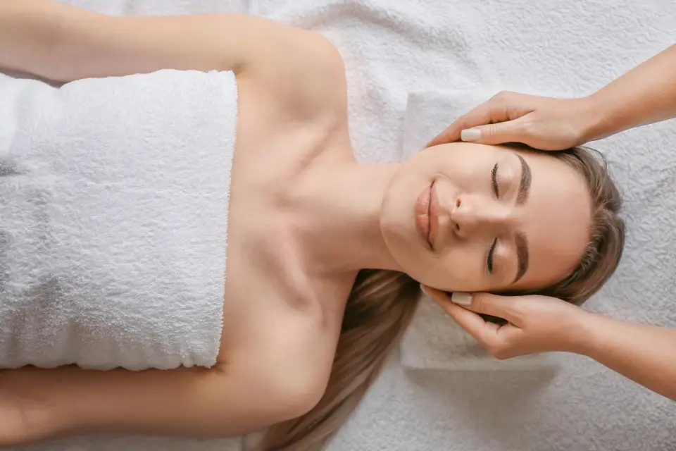 Massagem facial relaxante